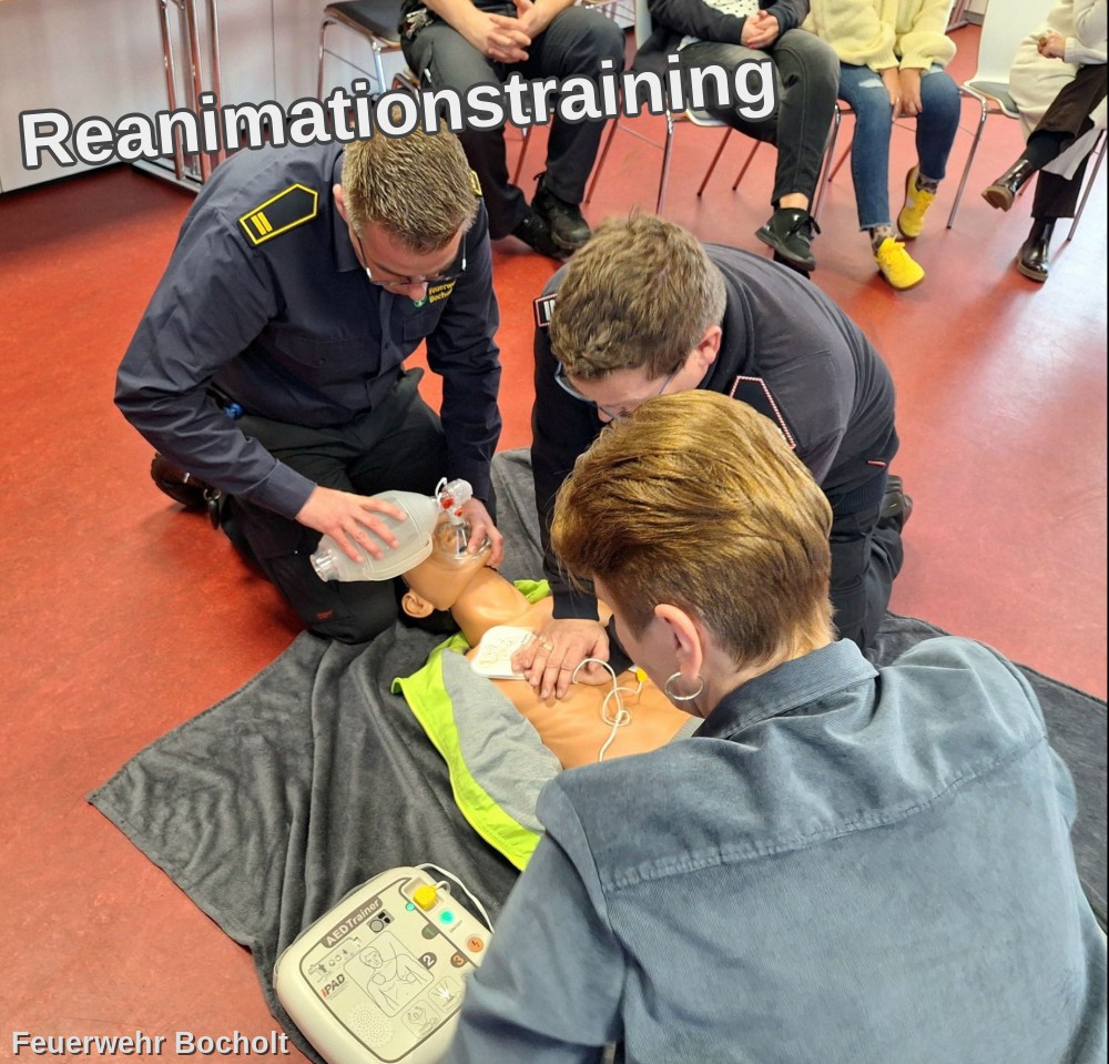 Feuerwehr Bocholt stärkt Lebensrettungskompetenz mit internem Reanimationstraining