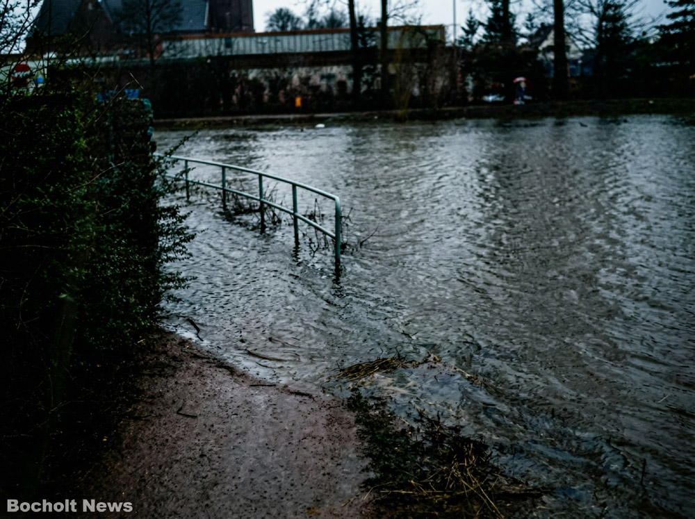 HOCHWASSER AN DER BOCHOLTER AA GEGENUEBER DER HEUTIGEN SHOPPING ARKADEN