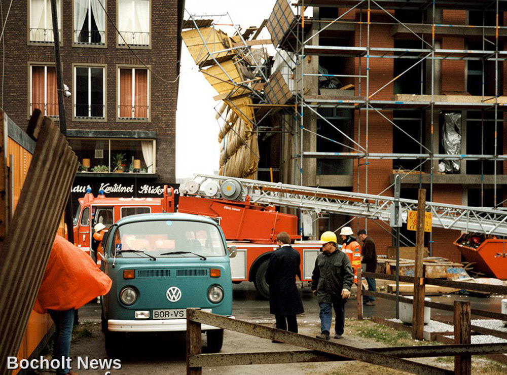WEIHNACHTEN 1988 MUSSTE DIE ALTE DREHLEITER ZUM CRISPINUSPLATZ AUSRUECKEN