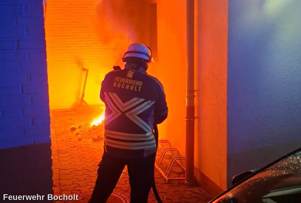 Silvesternacht in Bocholt: 12 Brände und 2 Rettungskräfte durch Angriff verletzt