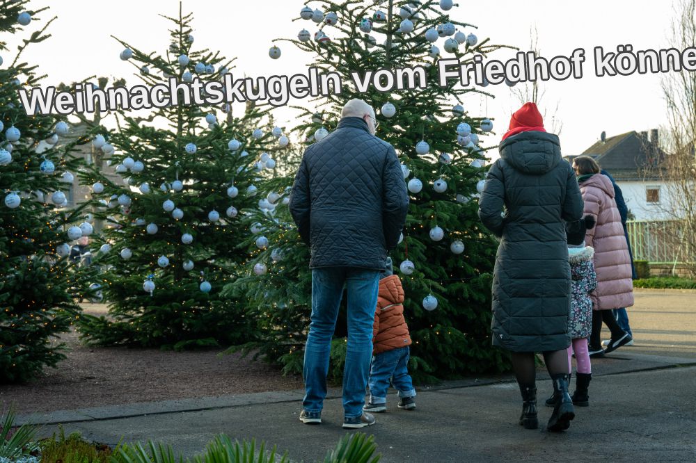 Weihnachtskugeln Vom Friedhof Koennen Abgeholt Werden 07 01 2026