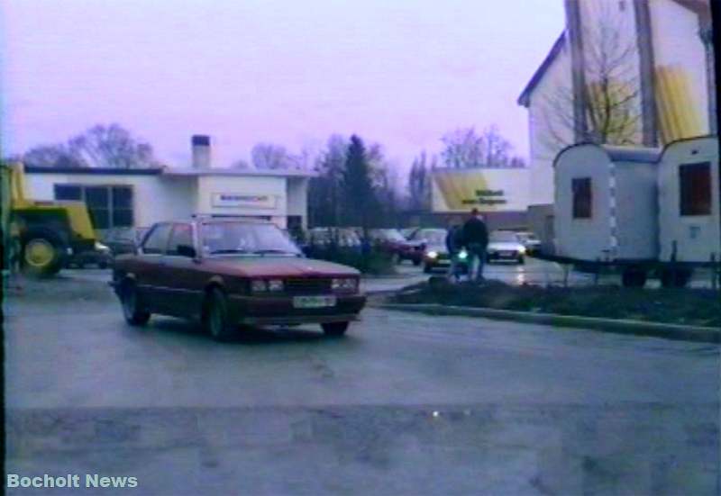 HISTORISCHES FOTO AUS BOCHOLT IM JAHR 1988 KREUZSTRASSE ANSICHT 11 MIT MOEBEL VAN OEPEN