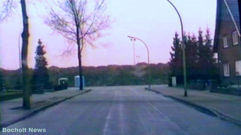 HISTORISCHES FOTO AUS BOCHOLT IM JAHR 1988 BLICK AUS HOHENZOLLERNSTRASSE RICHTUNG ISSELBURGER STRASSE