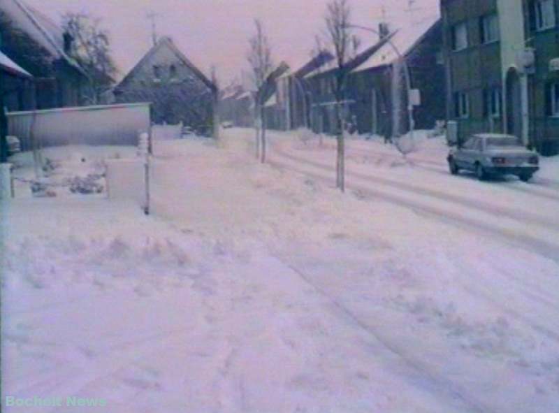 HISTORISCHES FOTO AUS BOCHOLT IM JAHR 1988 BLUECHERSTRASSE IM WINTER ANSICHT 1