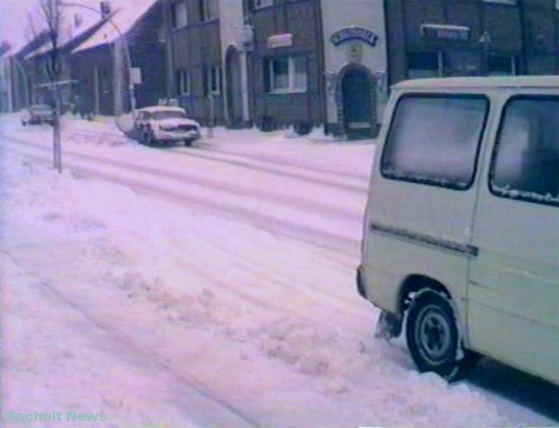 HISTORISCHES FOTO AUS BOCHOLT IM JAHR 1988 BLUECHERSTRASSE IM WINTER ANSICHT 2