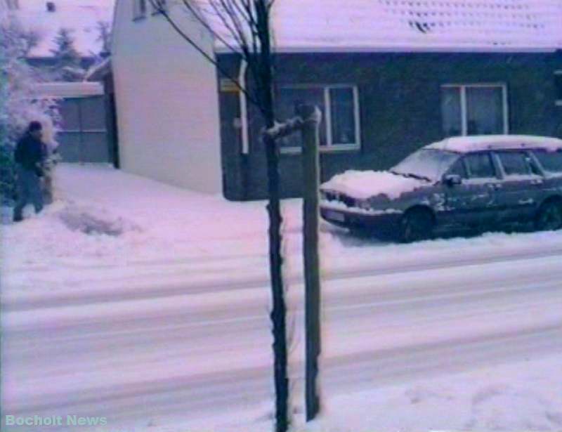 HISTORISCHES FOTO AUS BOCHOLT IM JAHR 1988 BLUECHERSTRASSE IM WINTER ANSICHT 3