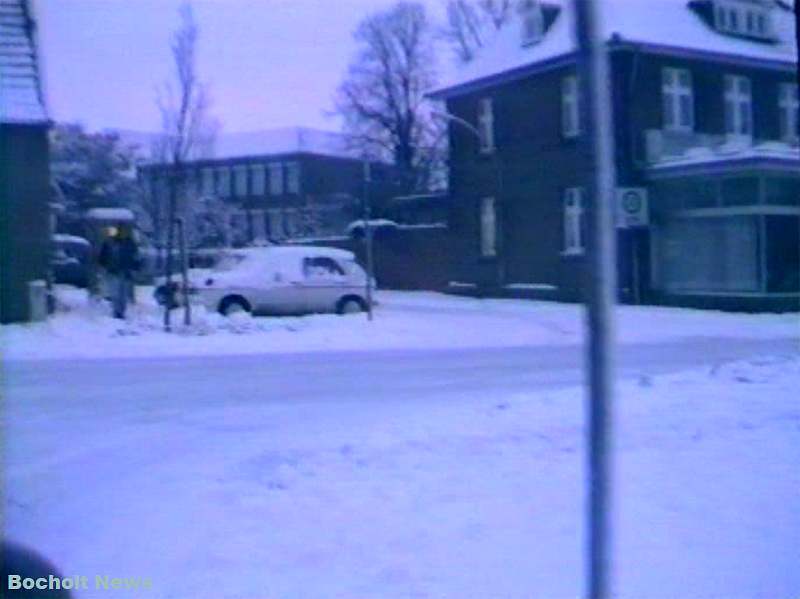 HISTORISCHES FOTO AUS BOCHOLT IM JAHR 1988 BLUECHERSTRASSE IM WINTER ANSICHT 6