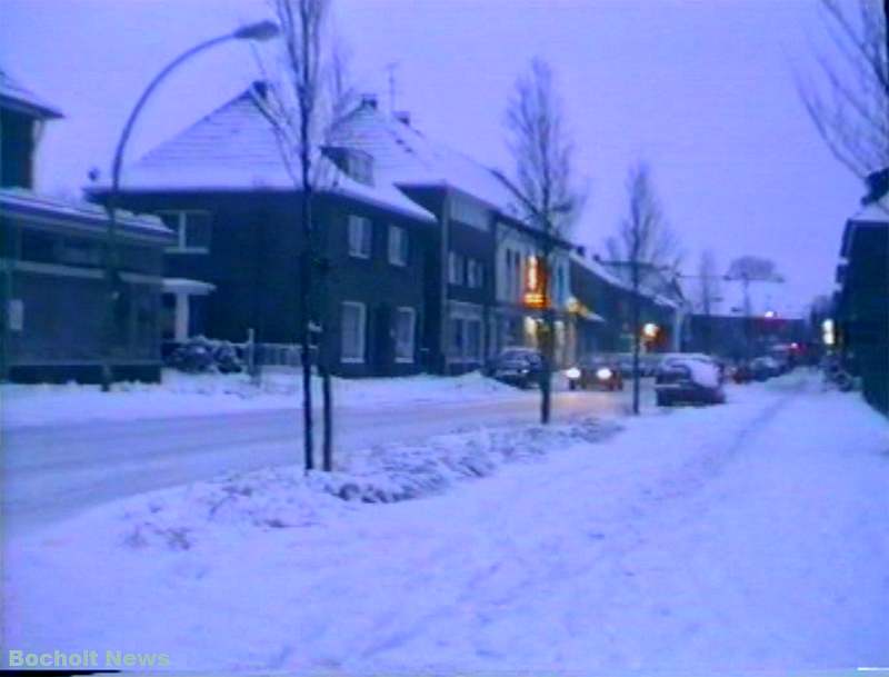 HISTORISCHES FOTO AUS BOCHOLT IM JAHR 1988 BLUECHERSTRASSE IM WINTER ANSICHT 7