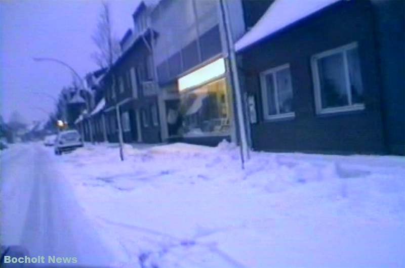 HISTORISCHES FOTO AUS BOCHOLT IM JAHR 1988 BLUECHERSTRASSE IM WINTER ANSICHT 8