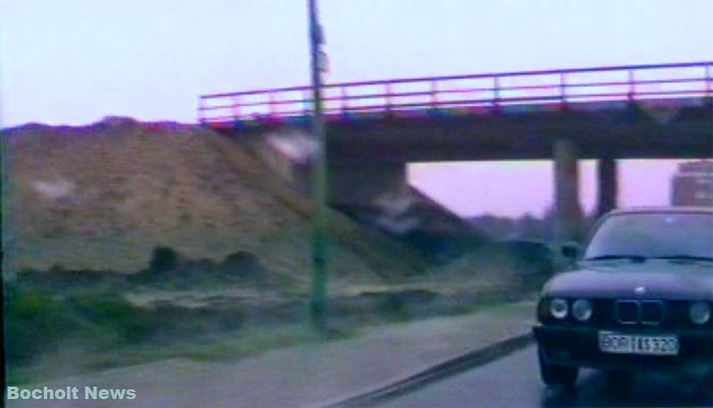 HISTORISCHES FOTO AUS BOCHOLT IM JAHR 1988 BRUECKENBAU AM AUTOBAHNZUBRINGER AN DER KAROLINGERSTRASSE