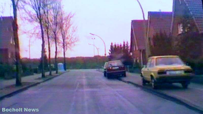 HISTORISCHES FOTO AUS BOCHOLT IM JAHR 1988 DREI OLDTIMER AN DER HOHENZOLLERNSTRASSE