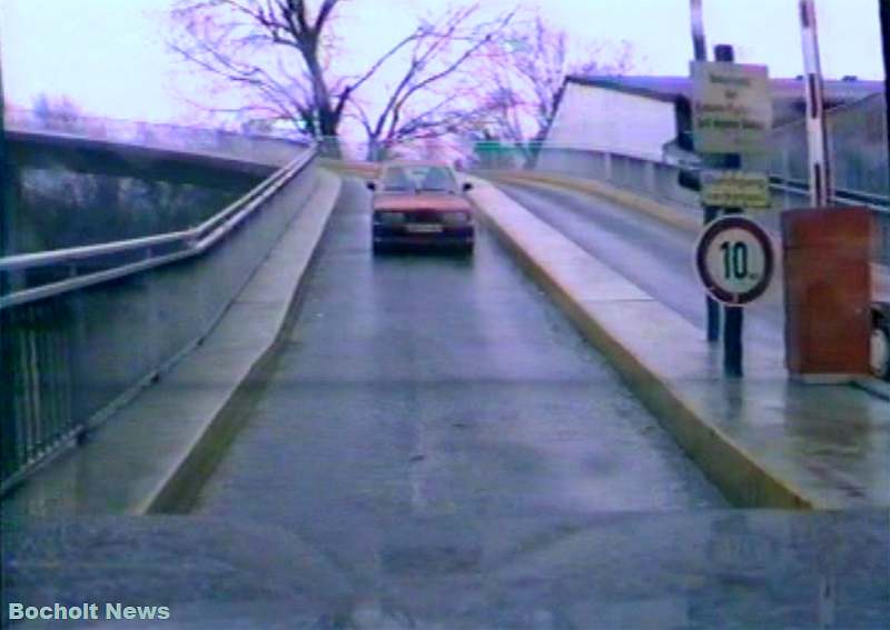 HISTORISCHES FOTO AUS BOCHOLT IM JAHR 1988 FAHRT VOM KARSTADT PARKDECK HINUNTER ANSICHT 13