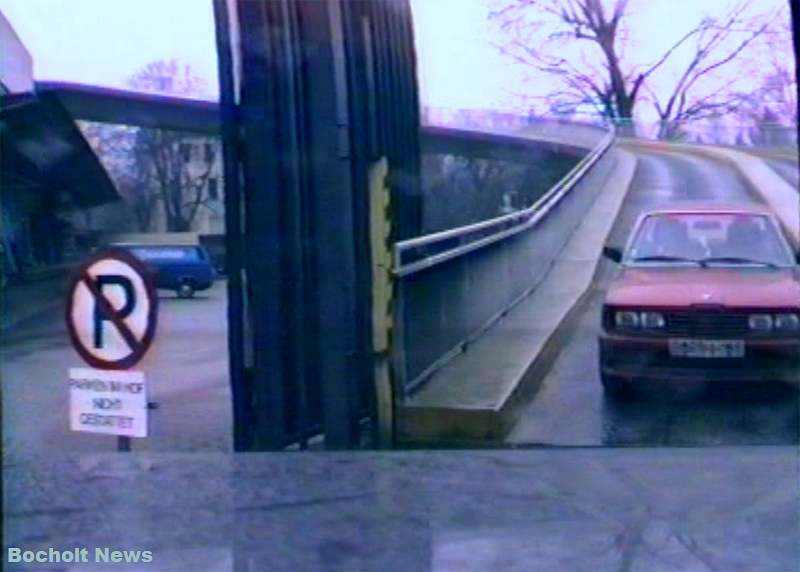 HISTORISCHES FOTO AUS BOCHOLT IM JAHR 1988 FAHRT VOM KARSTADT PARKDECK HINUNTER ANSICHT 14