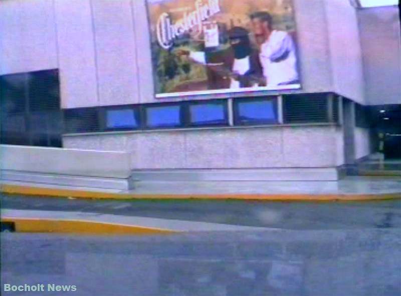 HISTORISCHES FOTO AUS BOCHOLT IM JAHR 1988 FAHRT VOM KARSTADT PARKDECK HINUNTER ANSICHT 5