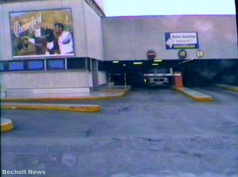 HISTORISCHES FOTO AUS BOCHOLT IM JAHR 1988 FAHRT VOM KARSTADT PARKDECK HINUNTER ANSICHT 6