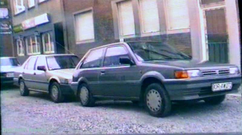 HISTORISCHES FOTO AUS BOCHOLT IM JAHR 1988 ALTE AUTOS PARKEN AN DER KREUZSTRASSE