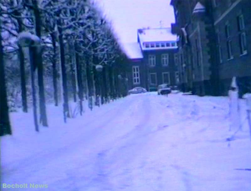 HISTORISCHES FOTO AUS BOCHOLT IM JAHR 1988 AMTSGERICHT IM WINTER