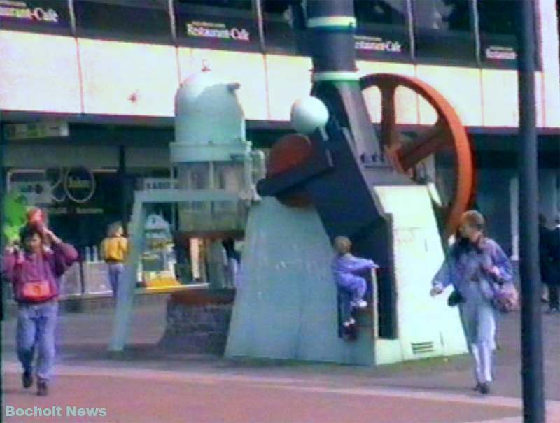 HISTORISCHES FOTO AUS BOCHOLT IM JAHR 1988 AQUAMOBIL VOR KARSTADT