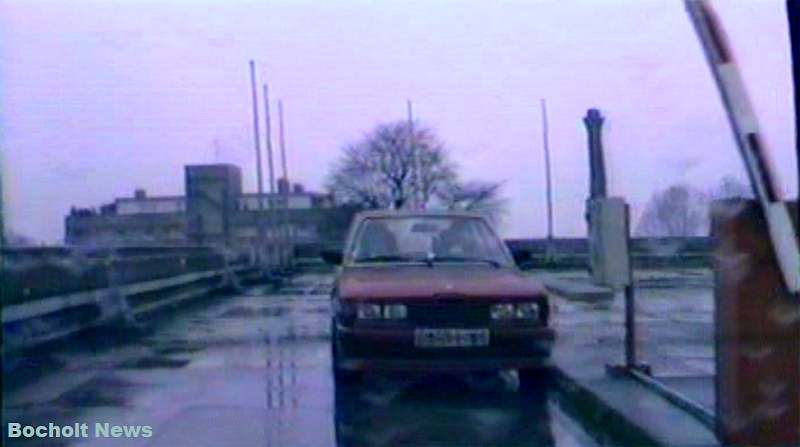 HISTORISCHES FOTO AUS BOCHOLT IM JAHR 1988 AUF DEM OBERSTEN PARKDECK VON KARSTADT ANSICHT 16