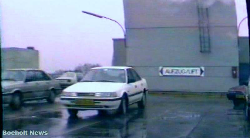 HISTORISCHES FOTO AUS BOCHOLT IM JAHR 1988 AUF DEM OBERSTEN PARKDECK VON KARSTADT ANSICHT 18