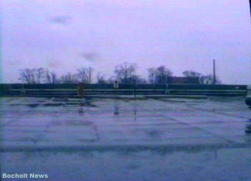 HISTORISCHES FOTO AUS BOCHOLT IM JAHR 1988 AUF DEM OBERSTEN PARKDECK VON KARSTADT ANSICHT 3