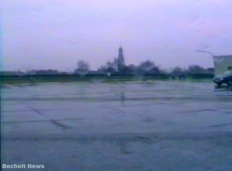 HISTORISCHES FOTO AUS BOCHOLT IM JAHR 1988 AUF DEM OBERSTEN PARKDECK VON KARSTADT ANSICHT 7