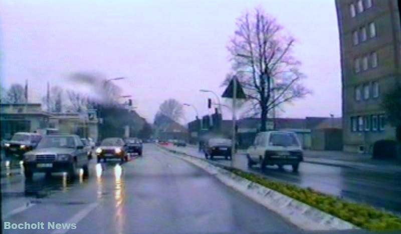 HISTORISCHES FOTO AUS BOCHOLT IM JAHR 1988 AUF DEM STADTRING VOR DEN HEUTIGEN SHOPPING ARKADEN ANSICHT 7 HOCHHAUS UND TANKSTELLE