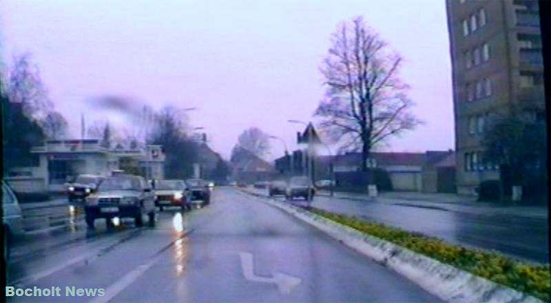 HISTORISCHES FOTO AUS BOCHOLT IM JAHR 1988 AUF DEM STADTRING VOR DEN HEUTIGEN SHOPPING ARKADEN ANSICHT 8 TANKSTELLE UND HOCHHAUS