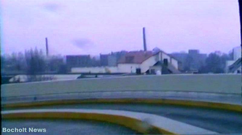 HISTORISCHES FOTO AUS BOCHOLT IM JAHR 1988 AUTOFAHRT ZU DEM PARKDECK VON KARSTADT ANSICHT 11