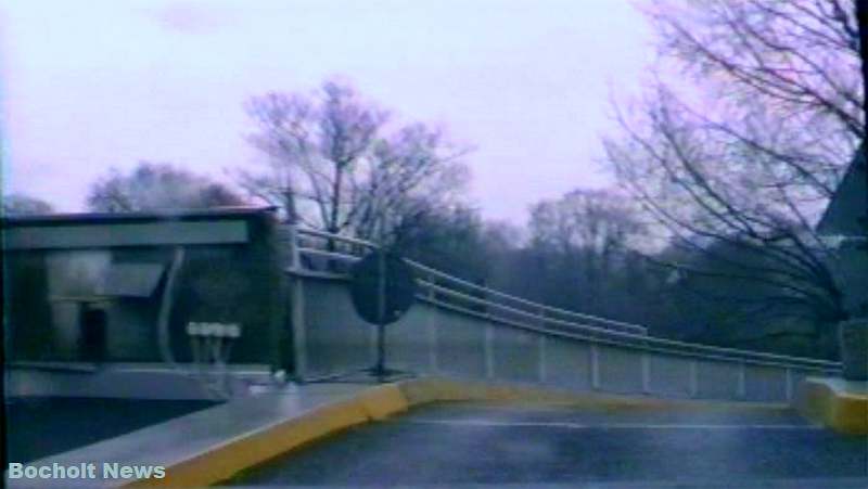 HISTORISCHES FOTO AUS BOCHOLT IM JAHR 1988 AUTOFAHRT ZU DEM PARKDECK VON KARSTADT ANSICHT 6