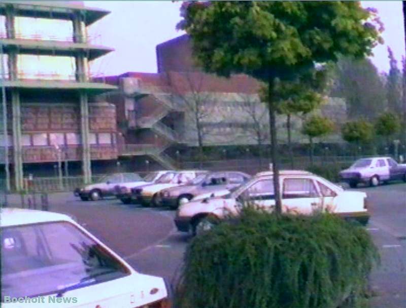 HISTORISCHES FOTO AUS BOCHOLT IM JAHR 1988 AUTOS AUF DEM BERLINER PLATZ