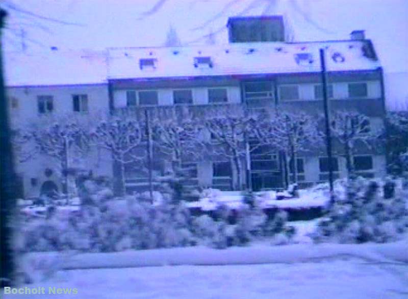 HISTORISCHES FOTO AUS BOCHOLT IM JAHR 1988 BENOELKENPLATZ IM WINTER ANSICHT 3