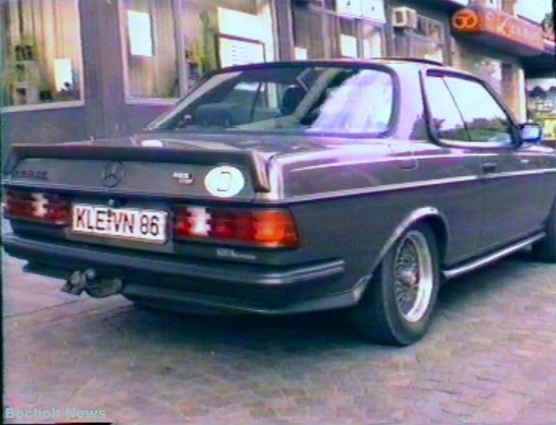 HISTORISCHES FOTO AUS BOCHOLT IM JAHR 1988 MERCEDES MIT SPOILER AM SANKT GEORG PLATZ