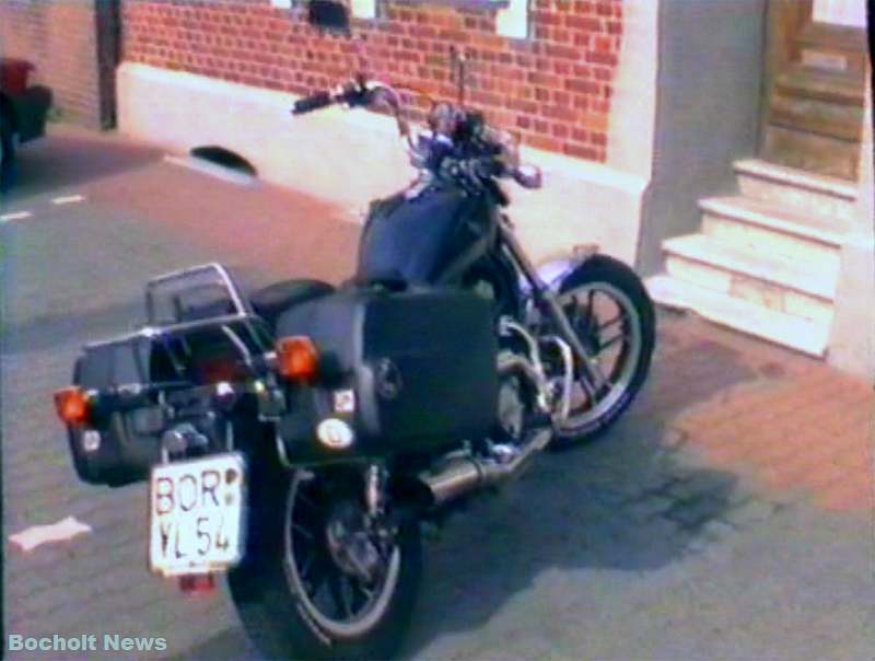 HISTORISCHES FOTO AUS BOCHOLT IM JAHR 1988 MOTORRAD AN DER KARLSTRASSE