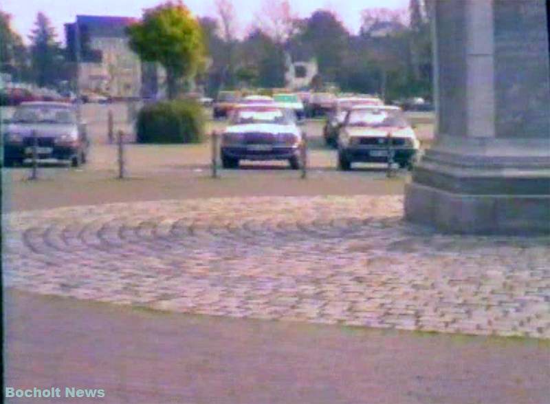 HISTORISCHES FOTO AUS BOCHOLT IM JAHR 1988 OLDTIMER AUF DEM BERLINER PLATZ