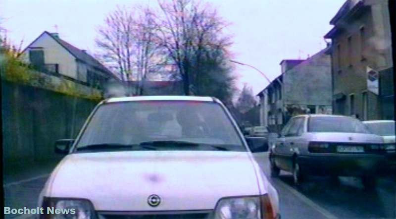 HISTORISCHES FOTO AUS BOCHOLT IM JAHR 1988 OLDTIMER AUTOS AUF DER HOHENZOLLERNSTRASSE