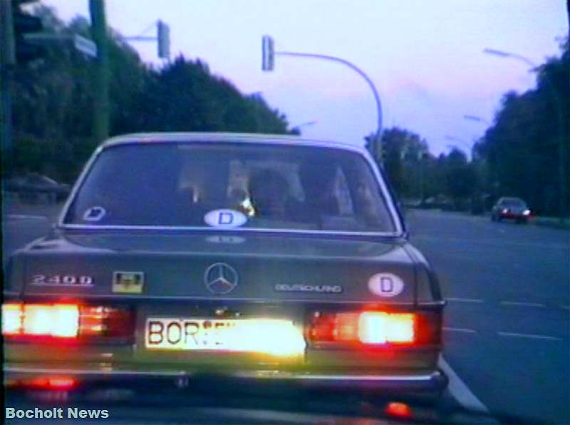 HISTORISCHES FOTO AUS BOCHOLT IM JAHR 1988 OLDTIMER MERCEDES 240D AN HUNGERKAMPKREUZUNG