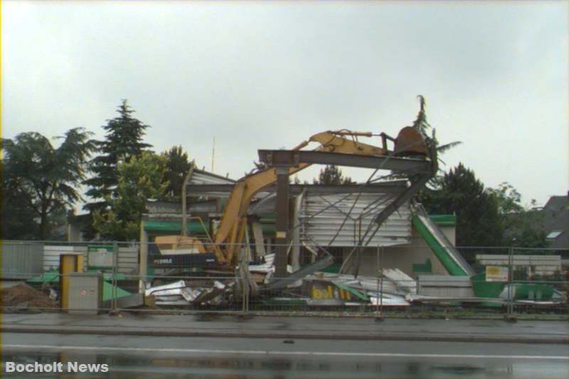 BOCHOLT IM JAHR 1998 FOTO 13 ABRISS TANKSTELLE WESTEND