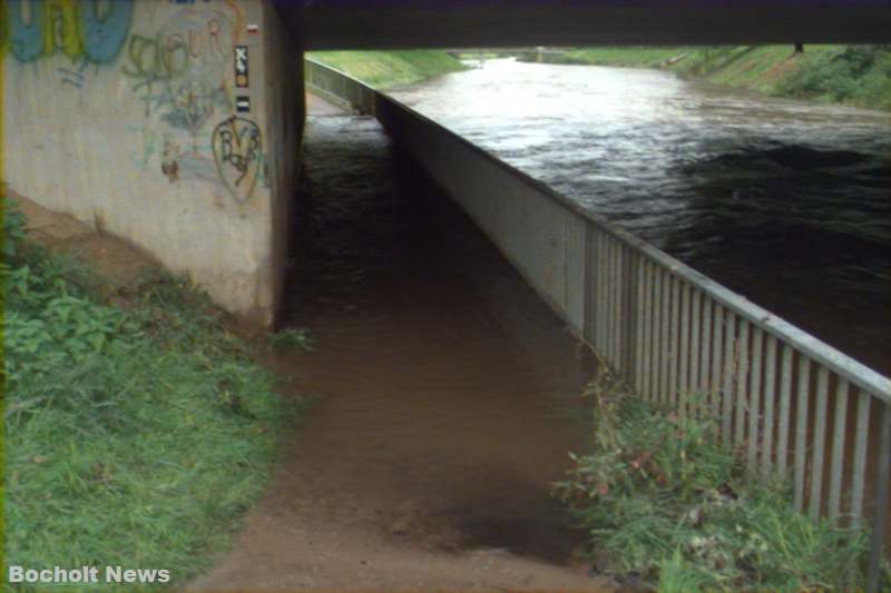 BOCHOLT IM JAHR 1998 FOTO 5 HOCHWASSER AN DER AA