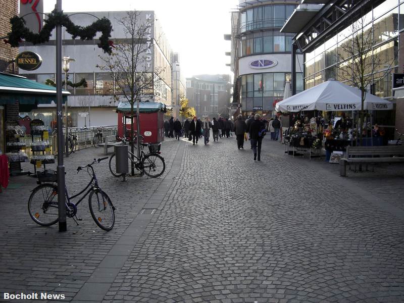 AA BRUECKE MIT KARSTADT IM JAHR 2000