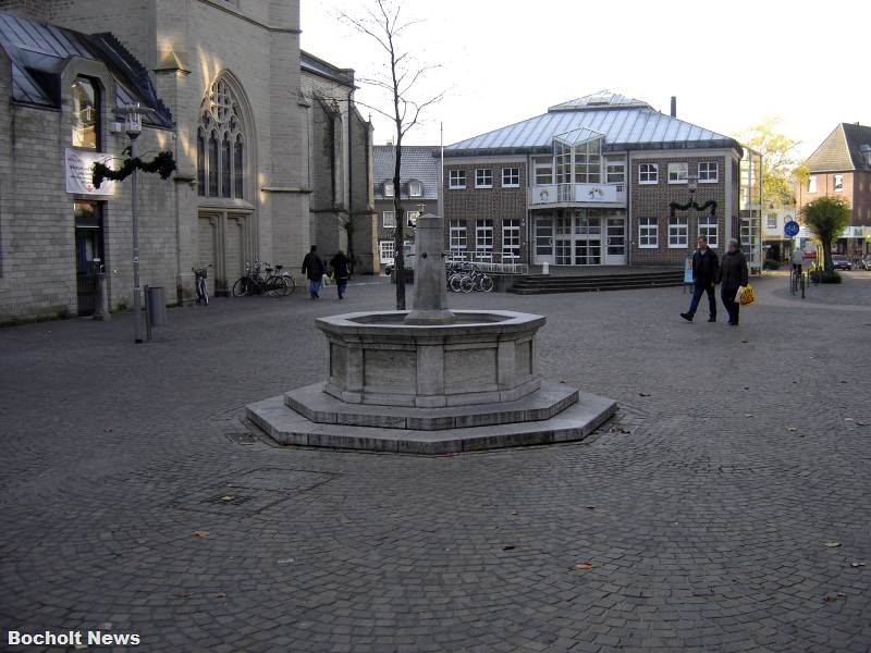 BRUNNEN AM ST GEORGS PLATZ IM JAHR 2000