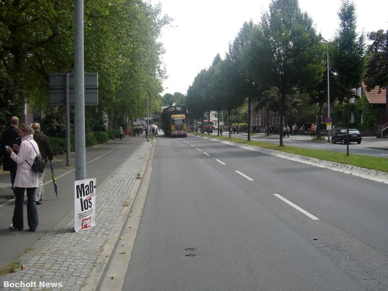 SCHWERTRANSPORT SCHIFF UEBER STADTRING 1 IM JAHR 2000