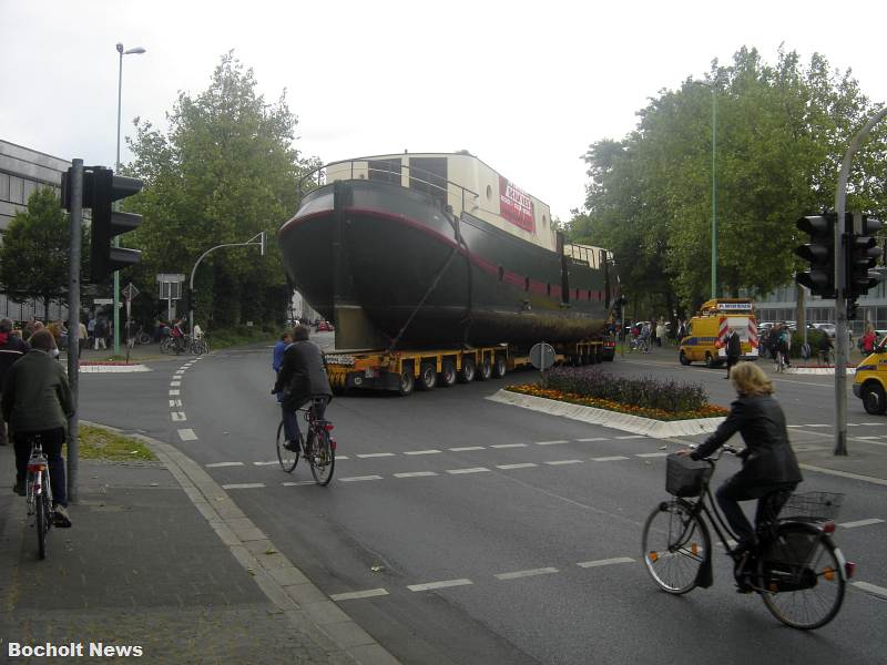 SCHWERTRANSPORT SCHIFF UEBER STADTRING 5 IM JAHR 2000