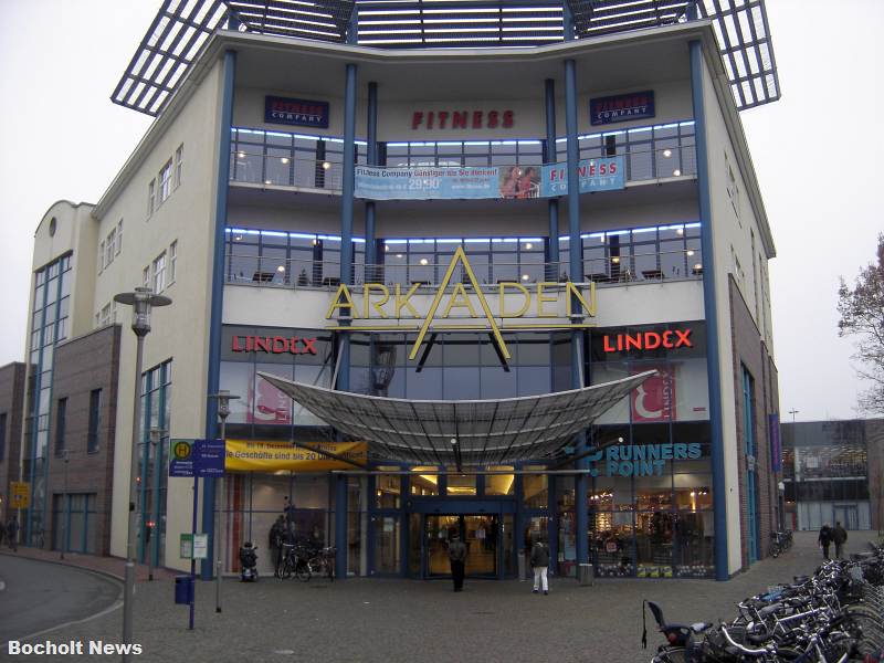 SHOPPING ARKADEN EINGANG IM JAHR 2000