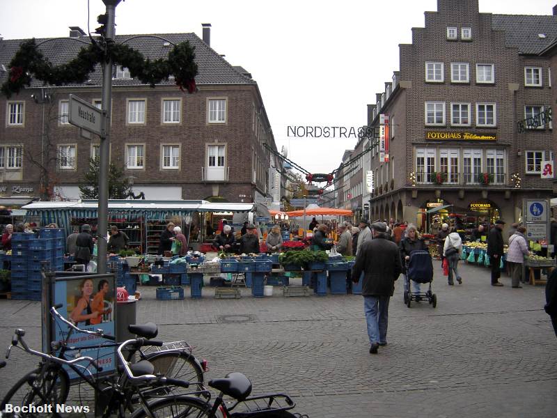 WOCHENMARKT IN BOCHOLT IM JAHR 2000