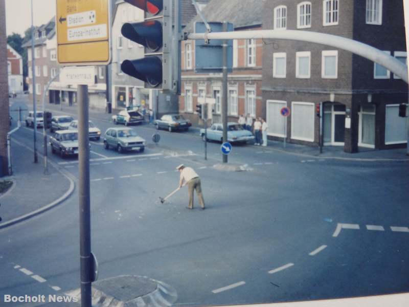 BOCHOLTER ANSICHTEN AUS DEN 80ER JAHREN FOTO 13 FEGENDER POLIZIST AN DER KREUZUNG NORDSTRASSE NORDWALL