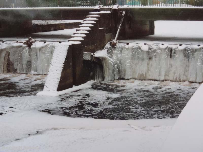 BOCHOLTER ANSICHTEN AUS DEN 80ER JAHREN FOTO 52 WASSERFALL AM STAUWEHR EINGEFROREN