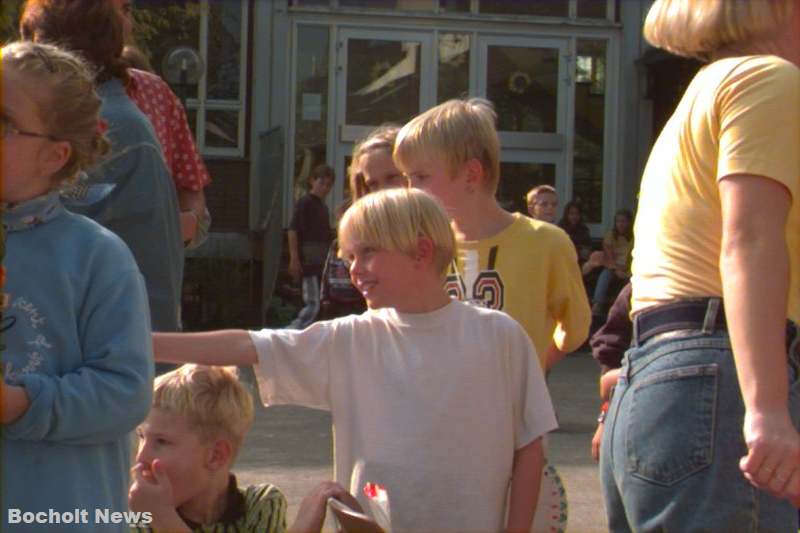 SCHULFEST DER JOSEFSCHULE IN BOCHOLT AUS DEM JAHRE 1998 FOTO 1