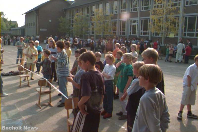 SCHULFEST DER JOSEFSCHULE IN BOCHOLT AUS DEM JAHRE 1998 FOTO 19