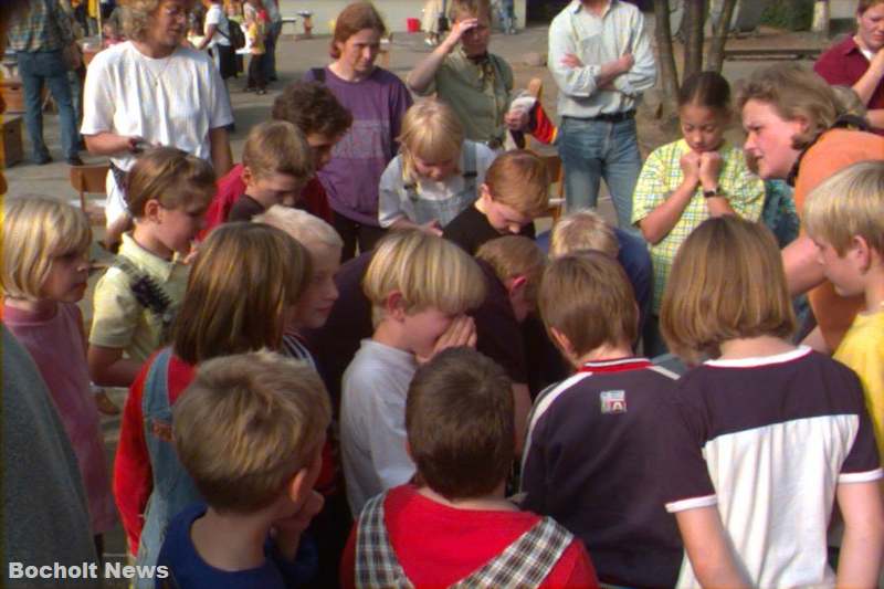 SCHULFEST DER JOSEFSCHULE IN BOCHOLT AUS DEM JAHRE 1998 FOTO 21